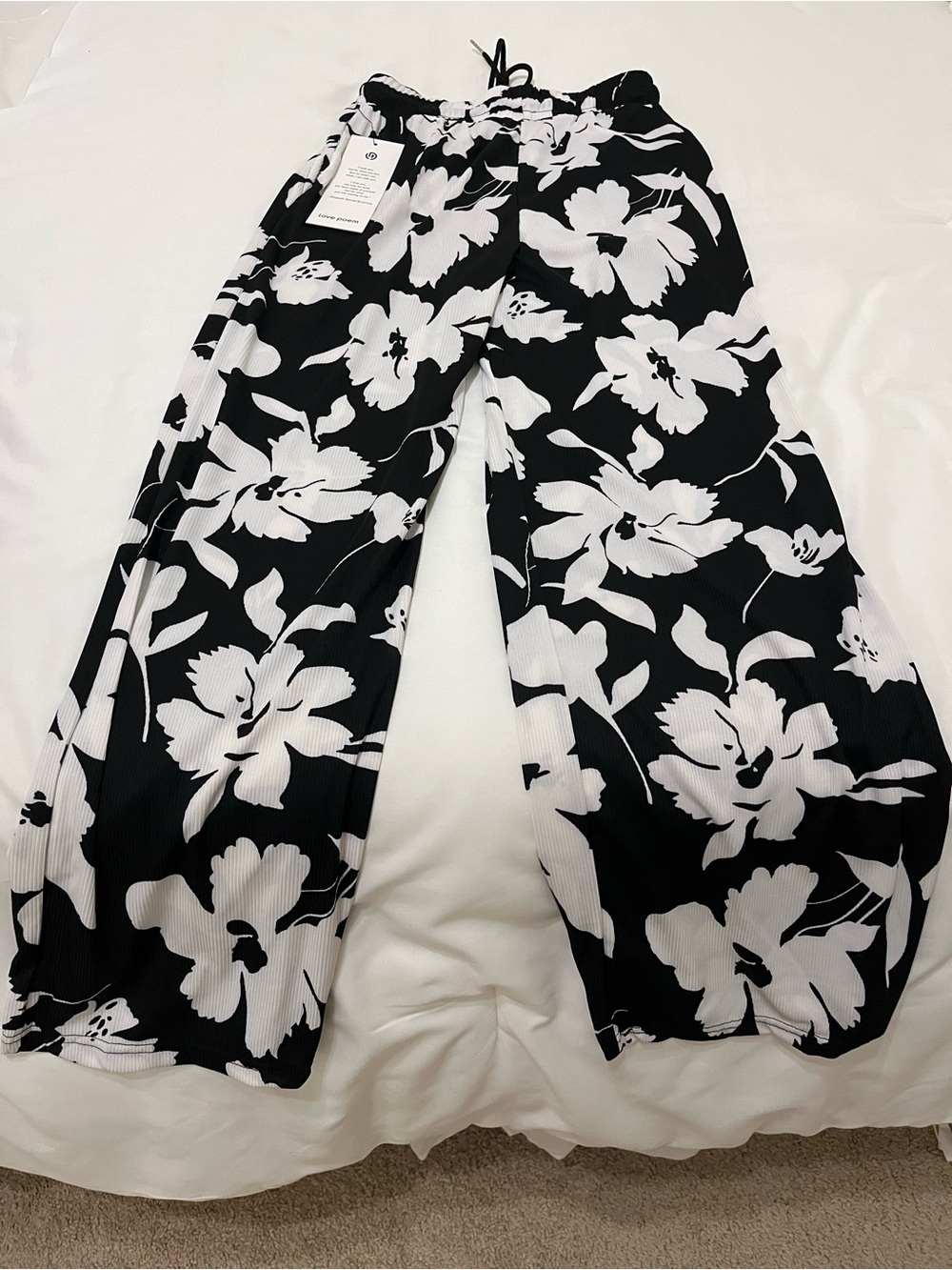 Black & White Floral Wide-Leg Women's Pants